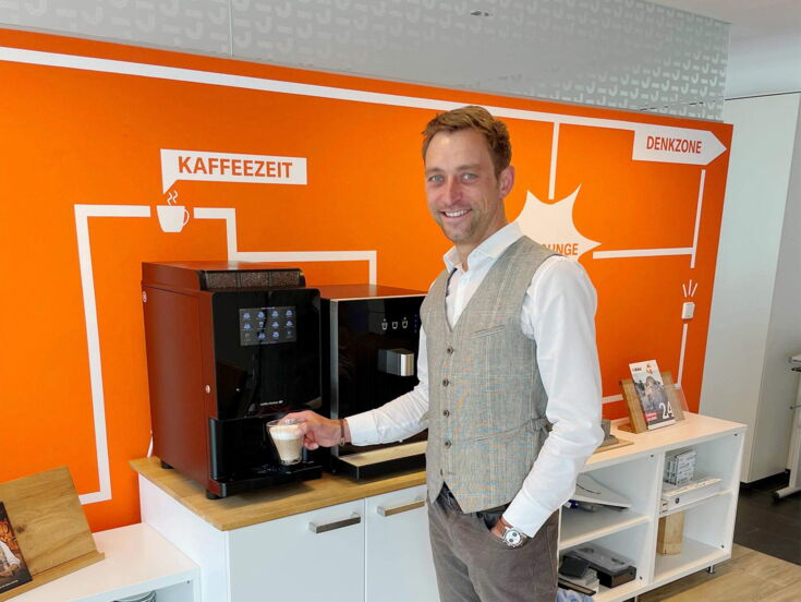 Kunde Jenewein Bau-GesmbH mit Kaffeeautomat von Kaffee Partner